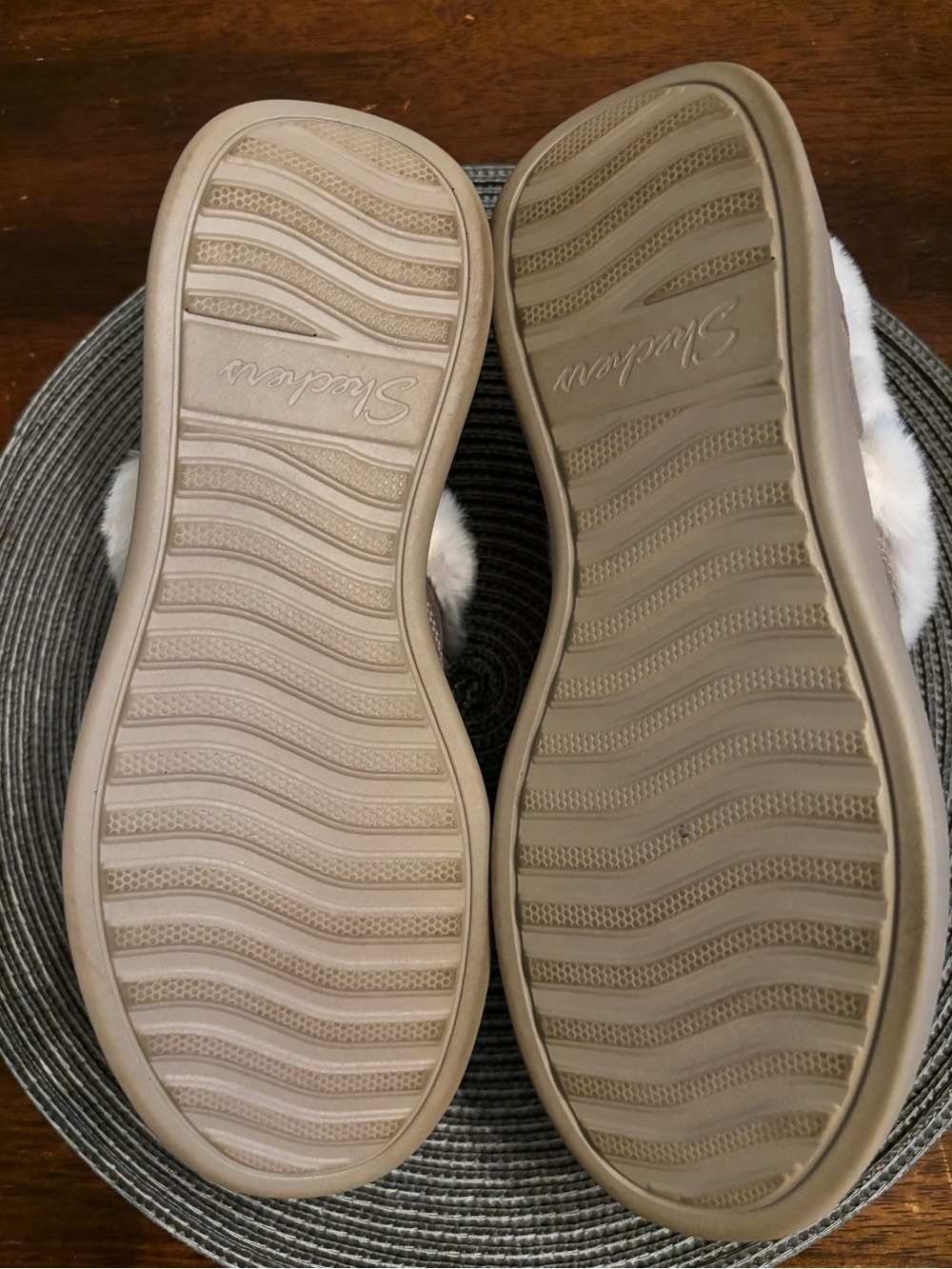 Skechers Hands Free Slip-ins Cozy Escape Slippers Taupe 9.5 NWOT - Picture 5 of 11